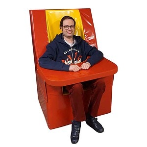 Hoge stoel met werkblad, 80 x 70 x125 cm