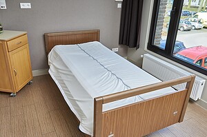 Verzwaringsdeken in kwal. 1010, afm. 140/200cm, 8kg. deelbaar dmv bloktandrits (incl. waszak+instr)