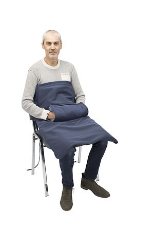 Belevingsschootdeken met muff (blauw)