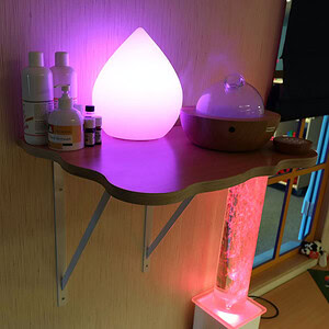 **Shelf (beech) for projectors, 45 x 35 cm with metal supports white