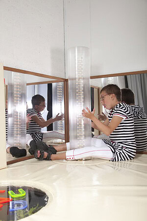 Spiegel 125 x 125 cm, met lijst en achterplaat