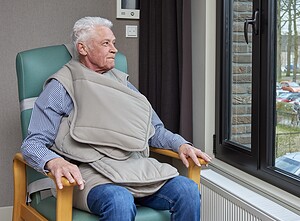 Rest blanket in qual.1010 quilted, slightly weighted side strips at thigh, waist and shoulders